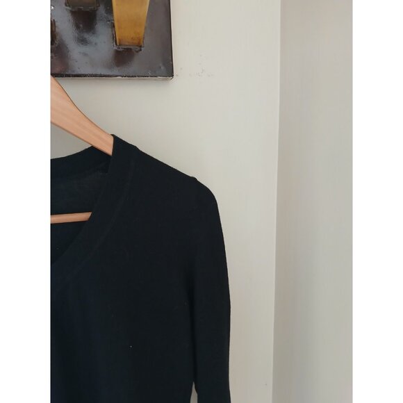 Quince Lightweight Cotton Cashmere V-Neck Sweater - Picture 4 of 9